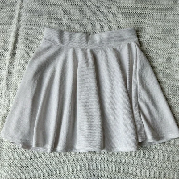 White skirt, size medium - Picture 4 of 5
